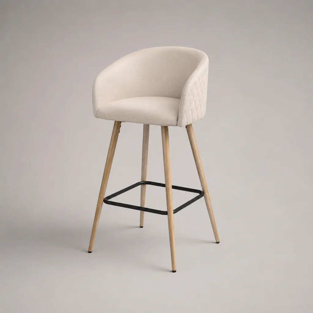 Sgabello imbottito in velluto poliestere beige con schienale, braccioli, piedi e poggiapiedi in acciaio, 55 × 56 × 102 cm, altezza seduta 76 cm